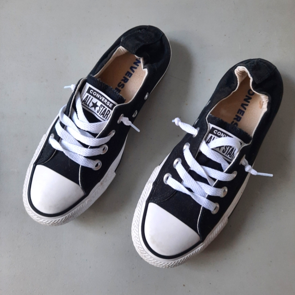 Converse shoreline slips in excellent condition size 6.5